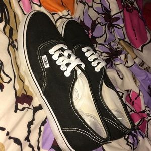 Black lo pro Vans